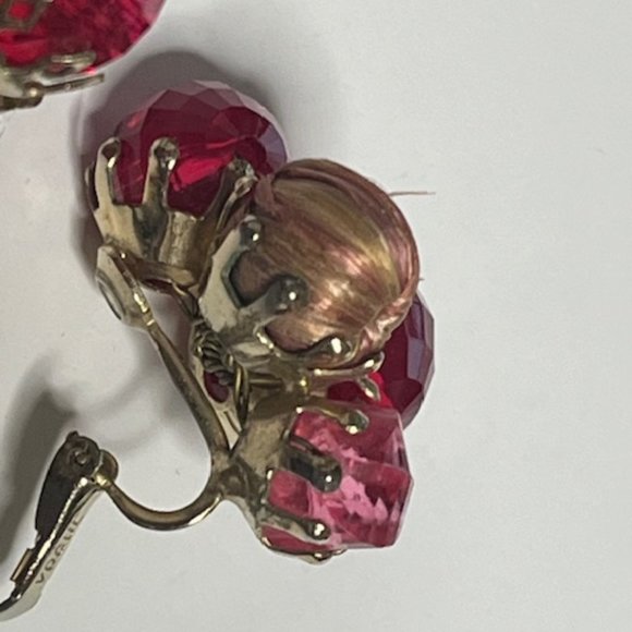 VTG Vogue Red Pink Lucite Beaded Gold Tone Clip On Earrings Signed - Picture 14 of 14